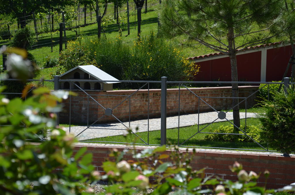 Cascina Castagneto Hotel CastellʼAlfero Екстериор снимка
