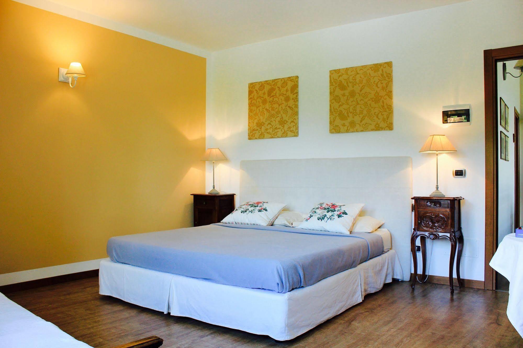 Cascina Castagneto Hotel CastellʼAlfero Екстериор снимка